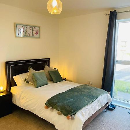 Erith Deluxe 2-Bedroom Home Away מראה חיצוני תמונה
