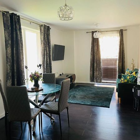Erith Deluxe 2-Bedroom Home Away מראה חיצוני תמונה